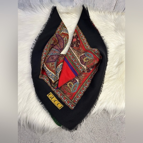 GUCCI scarf / wrap - Picture 12 of 15